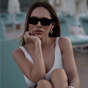 RARE FIND! SOLD OUT EVERYWHERE! Jacquemus Les Lunettes Soleil in Black!